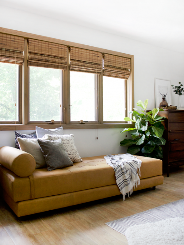 Kamar tidur dengan tempat tidur daybed yang berfungsi ganda